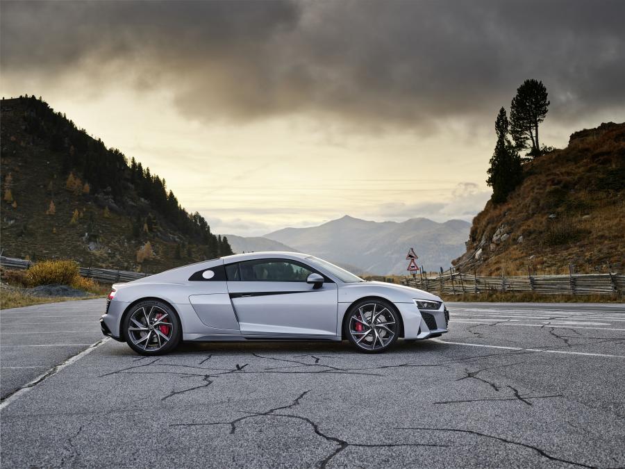  Audi R8 V10 RWD Coupe 2019 года  (WW) (фото 30 из 34)